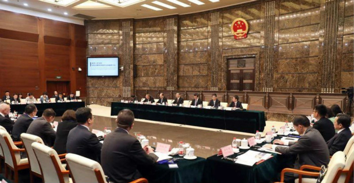 会议现场700网页版.jpg