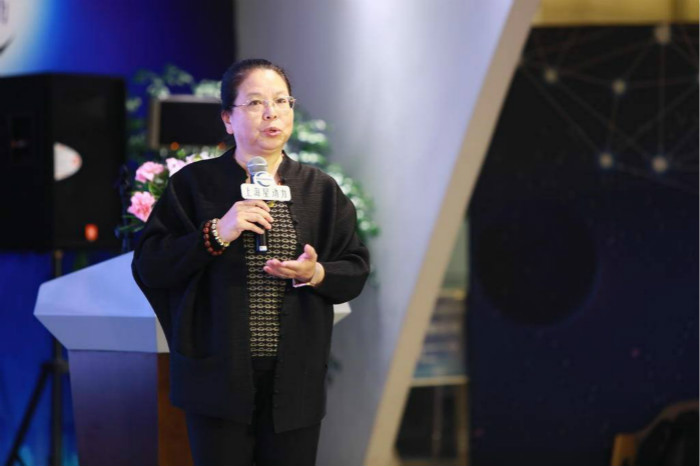 10费安玲700.jpg 10费安玲700.jpg