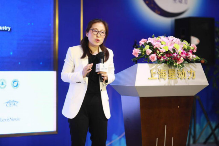 20杨玲700.jpg 20杨玲700.jpg