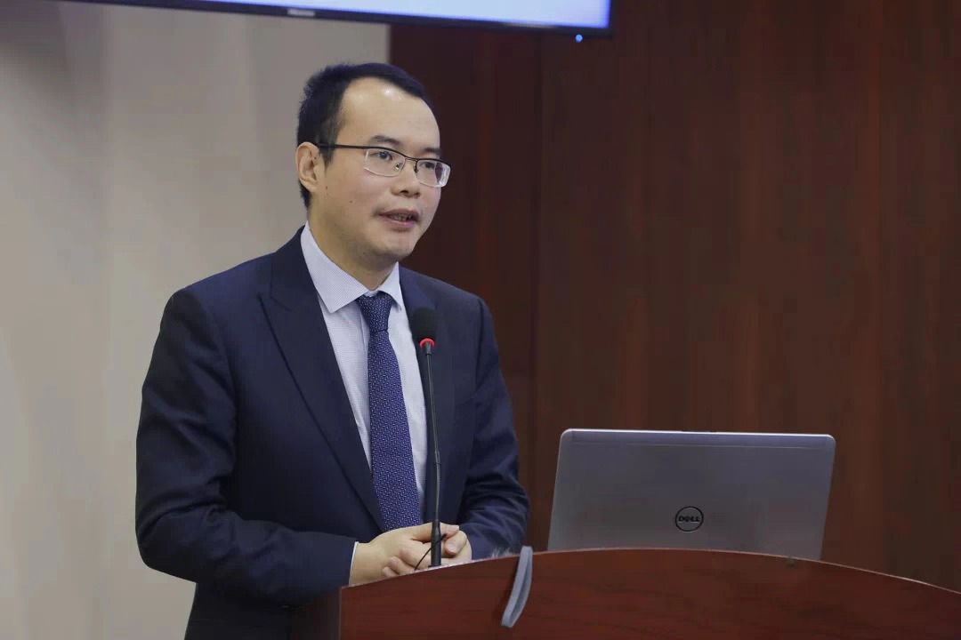 丁建勇老师.jpg 丁建勇老师.jpg