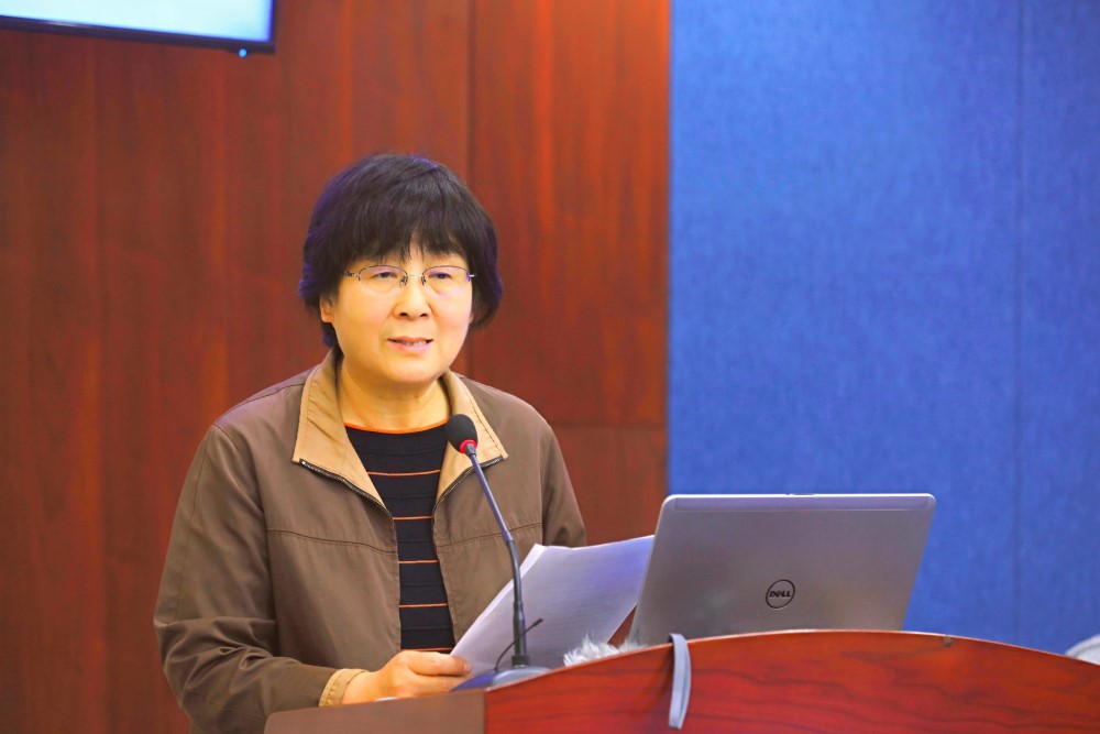 杜老师发言.jpg 杜老师发言.jpg