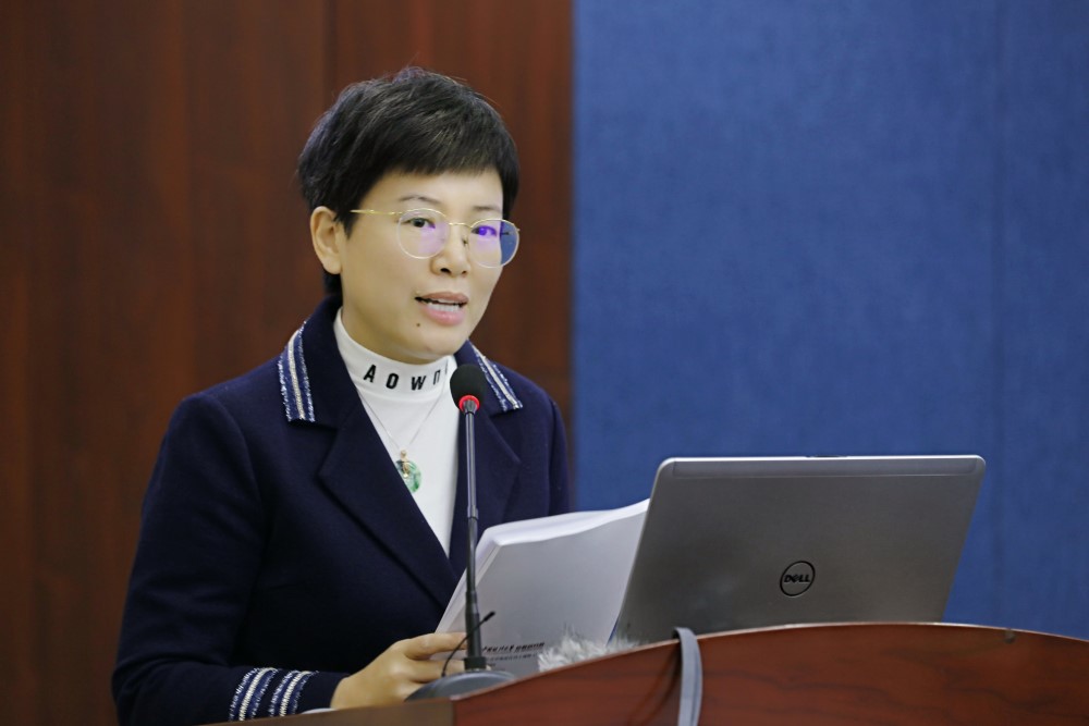 姜老师发言.jpg 姜老师发言.jpg