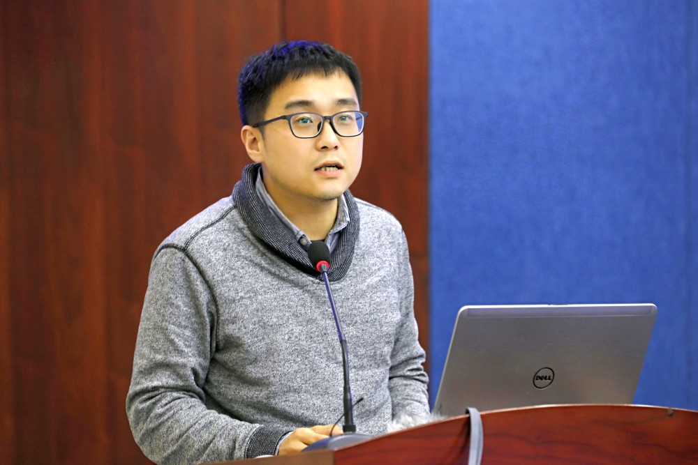 薛老师发言.jpg 薛老师发言.jpg