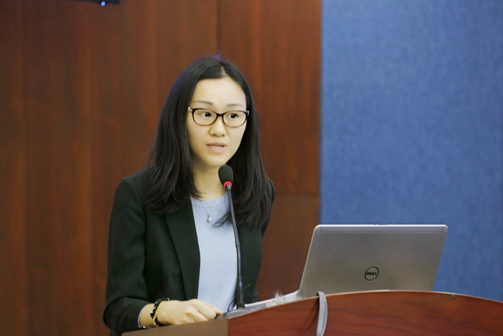 王芳老师发言.jpg 王芳老师发言.jpg